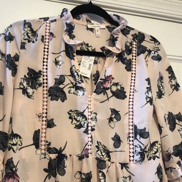 Beautiful Blouse - Picture 2 of 5